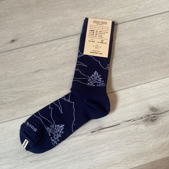 Sock Fancy Crew Socks NWT Landscape print L/XL Navy Blue 2 complete pairs - Picture 3 of 4